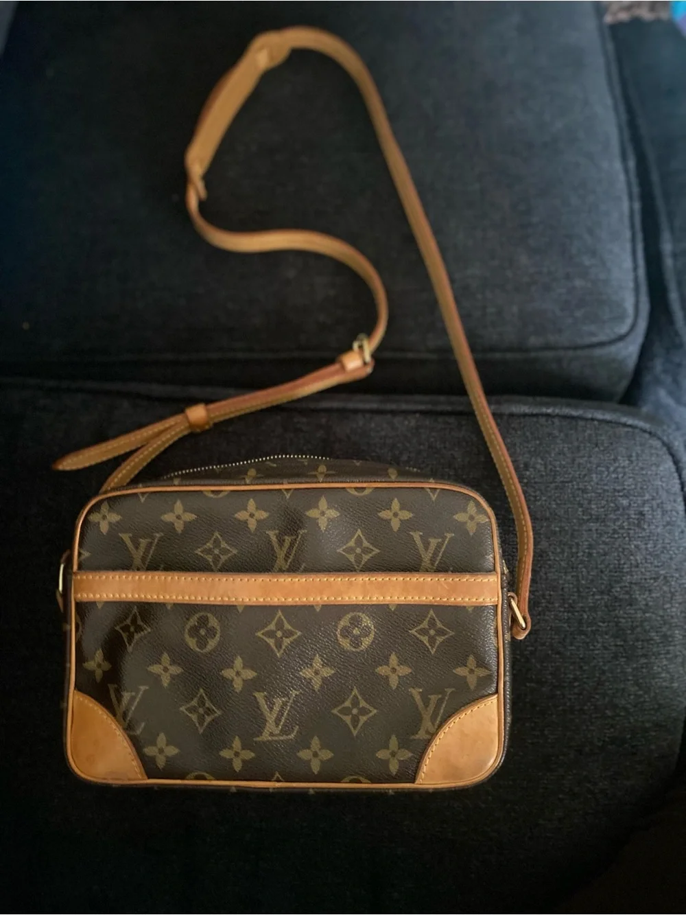Louis Vuitton Trocadero 23 Monogram Canvas Shoulder/Crossbody, GUC